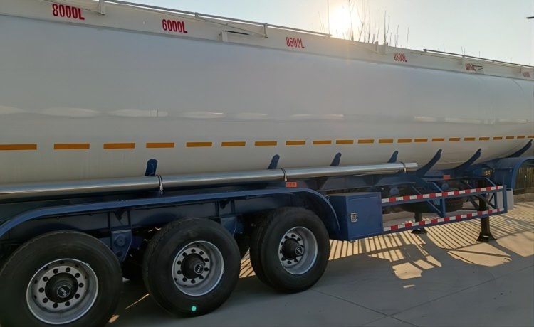 42,000 Liter Tri-Axle Oil Tanker Trailer - Image 6