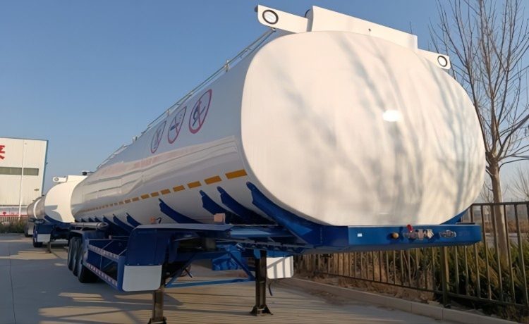 42,000 Liter Tri-Axle Oil Tanker Trailer - Image 5