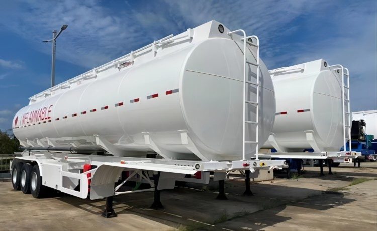 42,000 Liter Tri-Axle Oil Tanker Trailer - Image 3