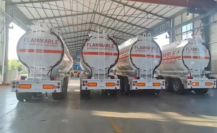 42,000 Liter Tri-Axle Oil Tanker Trailer - Image 2