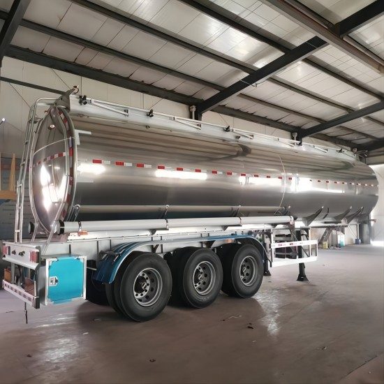 45,000 Liter Tri Axle Aluminum Alloy Tanker Trailer - Image 5