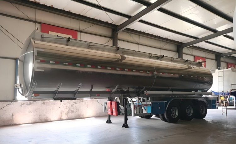 45,000 Liter Tri Axle Aluminum Alloy Tanker Trailer - Image 8