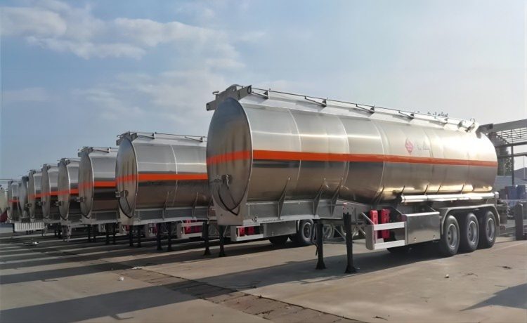 45,000 Liter Tri Axle Aluminum Alloy Tanker Trailer - Image 3