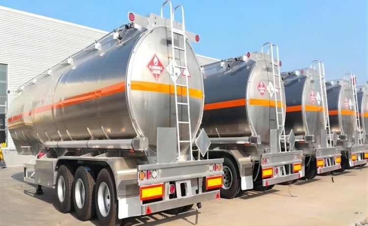 45,000 Liter Tri Axle Aluminum Alloy Tanker Trailer - Image 4